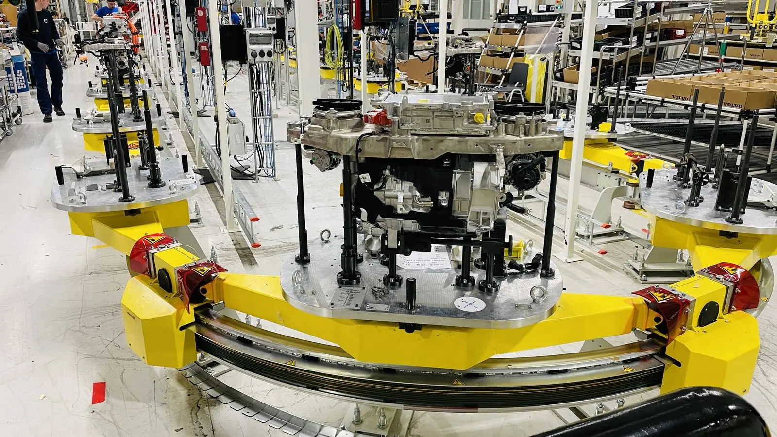 Elektroachsen-Montagelinie mit SFI-Fördertechnik
